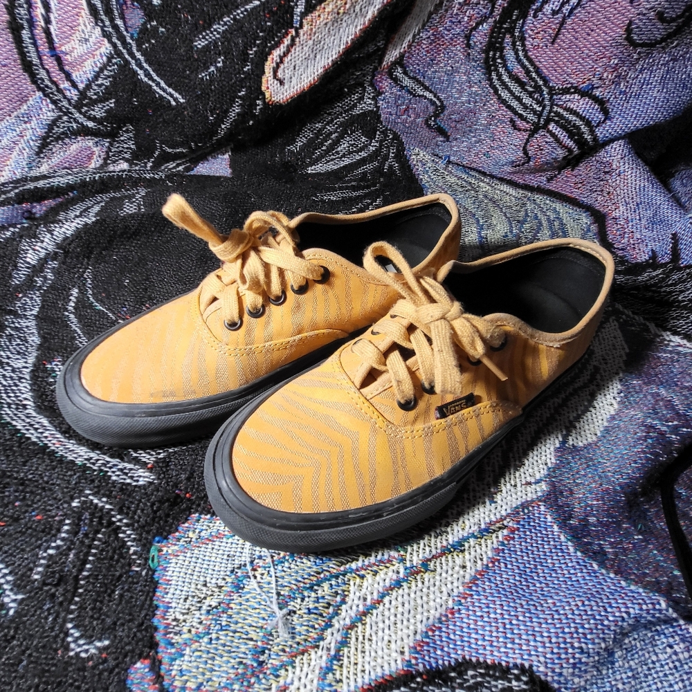 Vans Men size 6.5 Ultracush